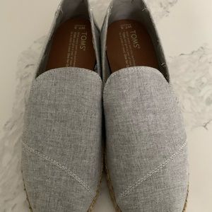 Brand new never worn TOMS